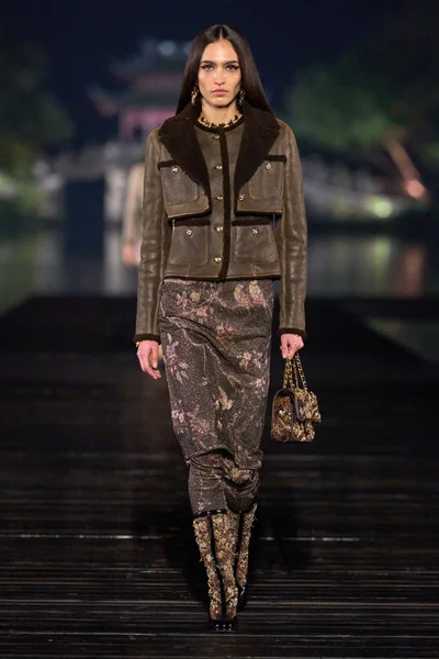 Look 12